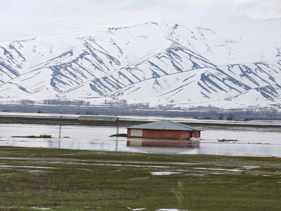 Hakkari'de hayat durma noktasında! Yağışlar şehri felç etti!