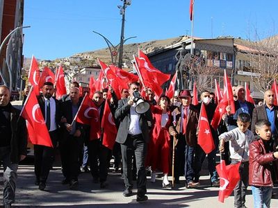 Hakkari'de Şehit Aileleri Lütfü Türkkan'ı Protesto Etti!