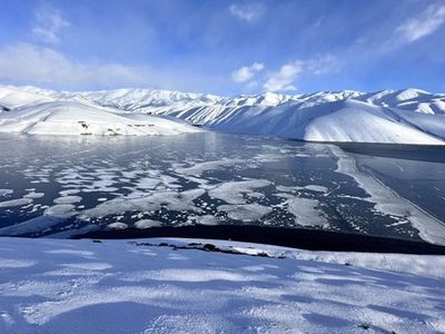 Hakkari'deki Dilimli Barajı kısmen dondu: Ortaya eşsiz görüntüler çıktı!