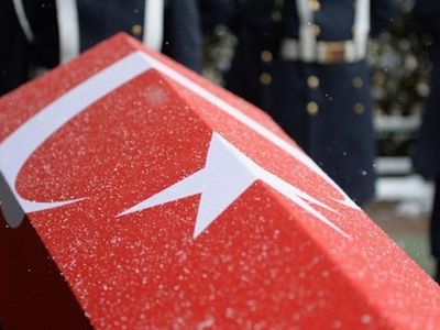 Hakkari'nin Derecik bölgesinde seyir halindeki askeri aracın devrilmesi sonucu şehit düştü!