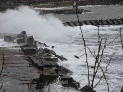 Halk tedirgin oldu: Karadeniz’de dev dalgalar!