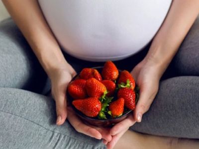 Hamileyken Çilek Yemek Bebekte Leke Yapar mı?
