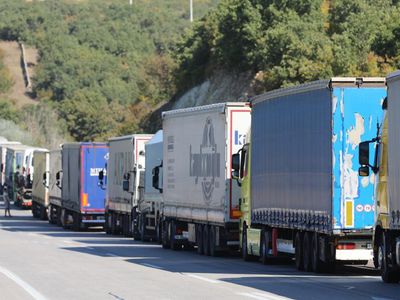 Hamzabeyli Sınır Kapısında 20 kilometrelik Kuyruk! Şoförler İsyan etti