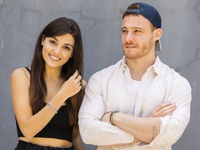 Hande Erçel ile Kerem Bürsin Spora Birlikte Gidiyor!