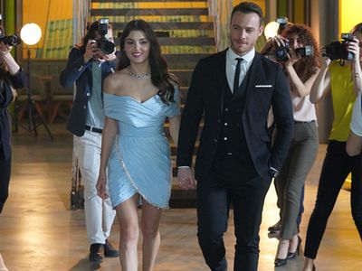 Hande Erçel ve Kerem Bürsin, Aşklarını Duyurdu!