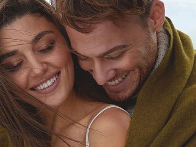 Hande Erçel’in Ablasının Doğum Gününe Gitmeyen Kerem Bürsin Yaptığı Yorumla Kafaları Karıştırdı!