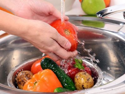 Hastalıkların yarısından bizzat sorumlu: Sebze ve meyvelerdeki o tehlikeye dikkat