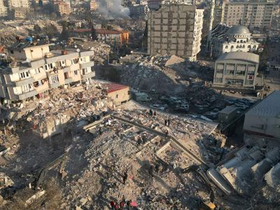 Hastanede deprem paniği görüntülendi: Anneyle kızın sarılmaları yürek sızlattı