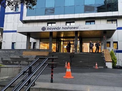 Hastanede yaşlı kadına eziyet etmişlerdi: Meslekten men edildiler