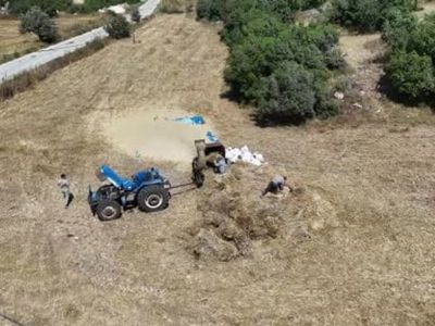 Hatay'da buğday hasadı kavurucu sıcaklıkta sürüyor