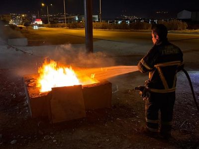 Hatay'da İş Yerinin Önünde Yangın Çıktı