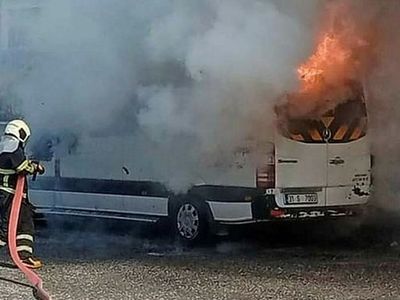 Hatay'da Korkutan Yangın! Öğrenci Servis Aracını Alevler Sardı