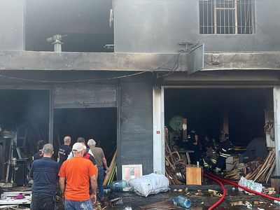Hatay'da Mobilya Atölyesinde Yangın: İtfaiye Ekipleri Müdahale Etti