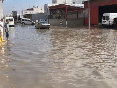 Hatay'da Şiddetli Sağanak: Yollar Göle Döndü!
