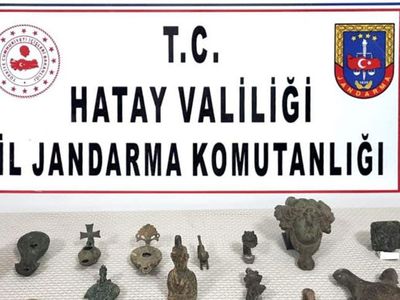 Hatay’da Uyuşturucu Ararken Tarihi Eser Yakaladılar