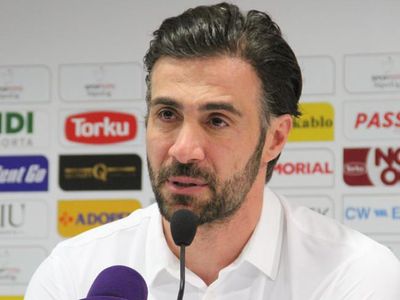 Hatayspor'da Antalyaspor mağlubiyetinin ardından Ömer Erdoğan, çalıştıkları pozisyonlardan goller yediklerini söyleyerek oyuncularına sitem etti