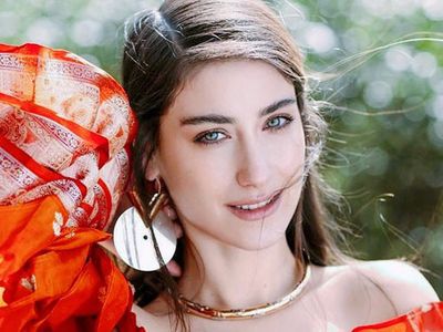 Hazal Kaya: Çok Mutlu Oldum