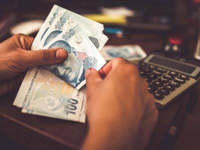Yetkililer Herkesin Merak Ettiği ‘Emekli ve Memur Maaşına Zam Gelecek mi?’ Sorusun Cevapladı