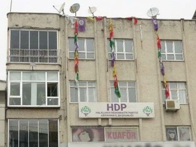 HDP İl Binasında Terör Örgütü PKK Paçavraları Yakalandı