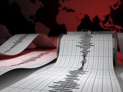 Hem batıda hem de doğuda üst üste depremler: Gece yarısı vatandaşlar büyük panik yaşadı