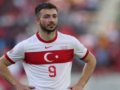 Hem Galatasaray hem de Beşiktaş anlaşmaya vardı: Halil Dervişoğlu devleri karşı karşıya getirdi