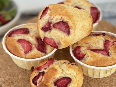 Hiç böyle muffin yediniz mi? Çilekli, çikolatalı muffin nasıl yapılır, malzemeleri nelerdir? Enfes lezzeti ile çilekli çikolatalı muffin tarifi
