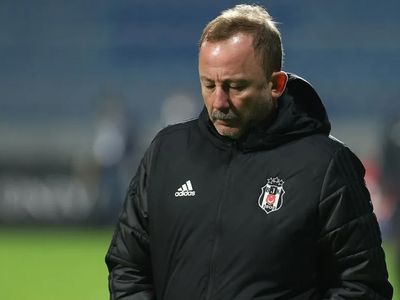 Hıncal Uluç, Beşiktaş Teknik Direktörü Sergen Yalçın'ı Eleştirdi!