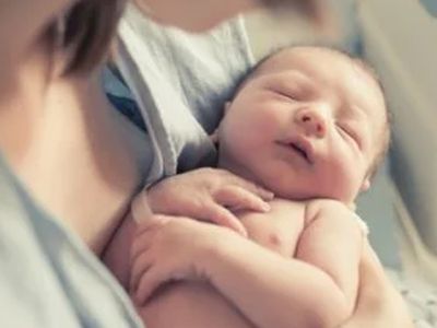 Hindistan’da Bir Adam İzlediği Video İle Eşine Doğum Yaptırdı