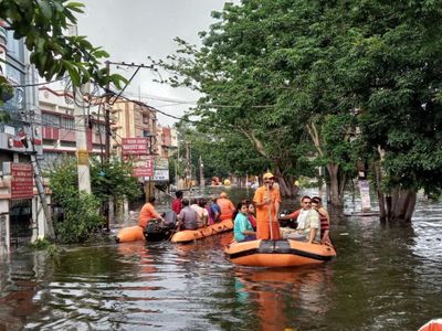 Hindistan’da sel  felaketi yaşanıyor: 27 kişi hayatını kaybetti