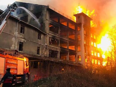 Hırsızlık Yaptıkları Sırada Fabrikayı Yaktılar