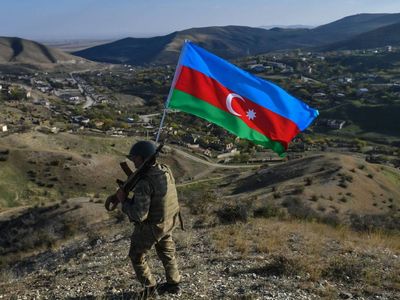 Hocalı Ermeni çetelerden temizlendi: Bölgede Azerbaycan bayrağı dalgalanıyor