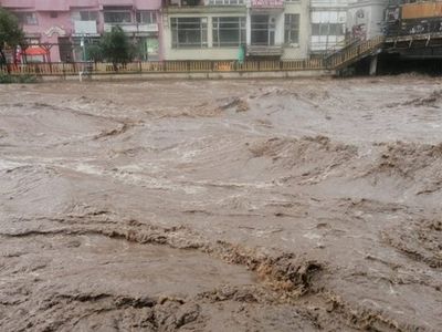 Hoparlörlerden Uyarı Anonsları Geldi! Samsun’da Yollar Trafiğe Kapandı