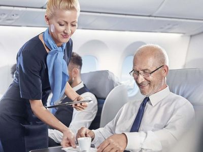 Hostes nedir, nasıl olunur? Hosteslik avantaj ve dezavantajları