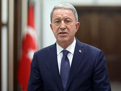 Hulusi Akar'dan Nevşin Mengü ve Ümit Özdağ'a suç duyurusu
