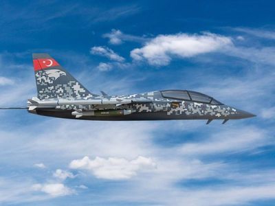 Hürjet göklerle buluştu: İlk uçuşunu başarıyla gerçekleştirdi