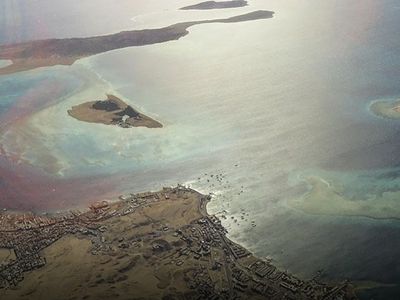 Hürmüz Boğazı'nın kapanması Petrolü 100 Dolara Taşıyabilir, Küresel Ekonomi Sarsılabilir