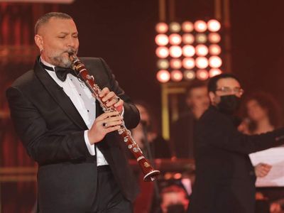 Hüsnü Şenlendirici kimdir, nereli ve kaç yaşında? Hüsnü Şenlendirici kanser mi, hastalığı ne, sağlık durumu nasıl? Hüsnü Şenlendirici hayatı ve biyografisi