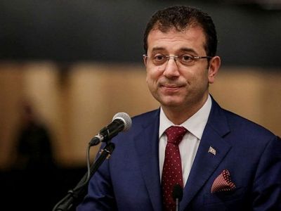 İBB Meclisi'nde ortalık karıştı