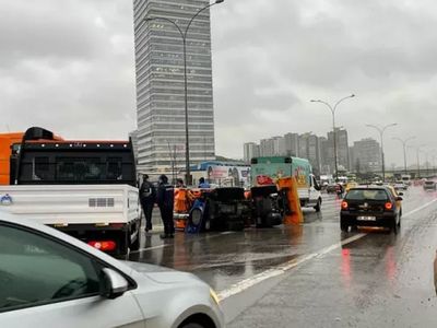 İBB’nin Kar Küreme ve Tuzlama Aracı Yola Devrilmişti! Aracın Sürücü Alkollü Olduğu Ortaya Çıktı