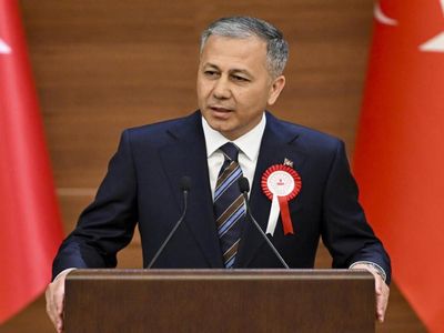 İçişleri Bakanı Yerlikaya, deprem kurtarma ekiplerine teşekkür etti