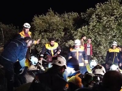 İdlib'de İki Katlı Bina Çöktü: 4 Kişi Enkaz Altında Kaldı!