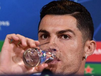 İKEA, Ronaldo'nun Coca Cola Boykotunu Fırsata Çevirdi
