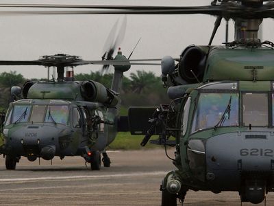 İki askeri helikopter çapıştı