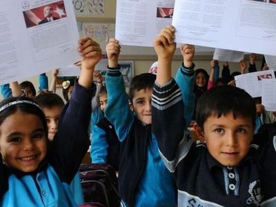 İki haftalık tatil başlıyor: Milyonlarca öğrenci için karne günü