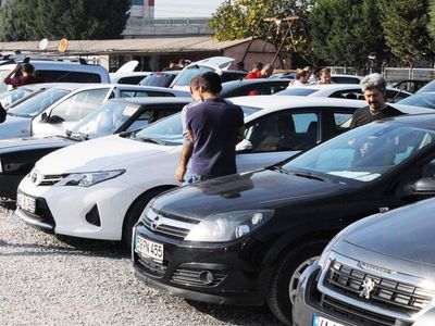 İkinci el otomobilde bayram hareketliliği: Ev alamayan arabaya yöneliyor