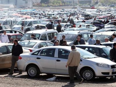 İkinci el otomobilde yeni dönem başlıyor: Yarından itibaren sıfırından pahalı araç olmayacak
