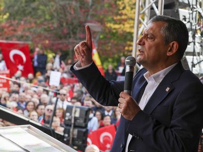 İktidar'ı Brüksel'de Eleştirdi: Özgür Özel’den Avrupa meydanında tartışmalı çıkış