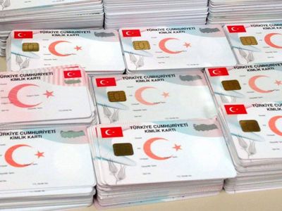 İletişim Başkanlığı çıkan iddiaları yalanladı: Ehliyet ve kimlik yenileme tarihi yeniden açıklandı