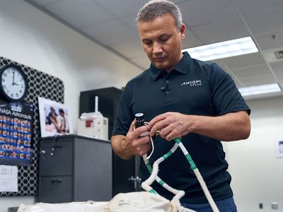 İlk Türk astronot Alper Gezeravcı: Muşlu öğrencilerin yüzünü güldürdü!