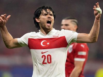İngiliz devleri Ferdi Kadıoğlu için savaşıyor: Son teklif Manchester United’tan geldi
